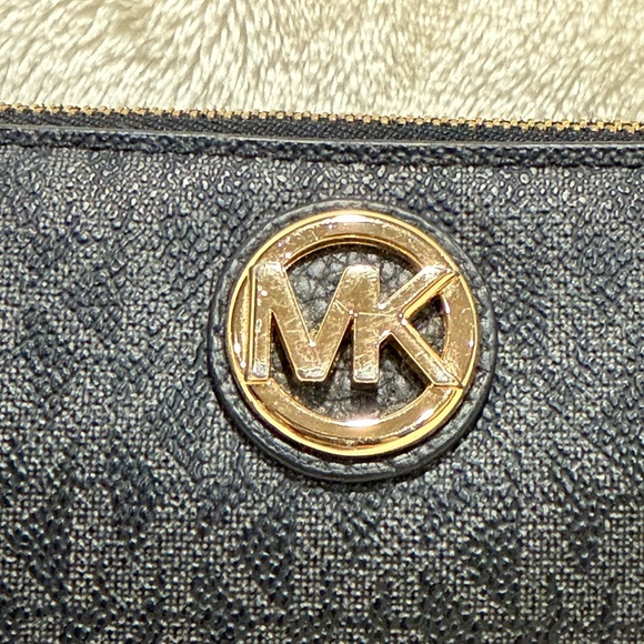 Michael Kors Black Wristlet Clutch - Picture 4 of 9